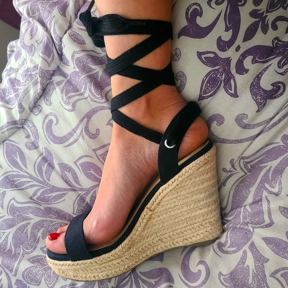 Delicious Wedges - Picture 1 of 5